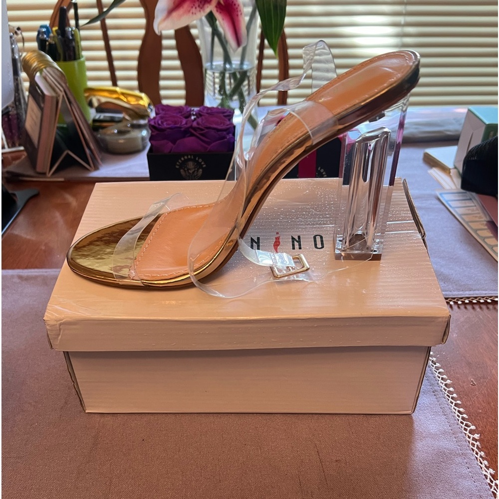 Fashion Nova size 8 never worn.